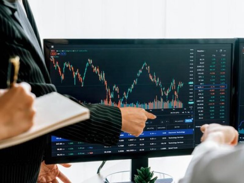 group-profession-trader-discuss-while-point-financial-graph-burgeoning_31965-328583